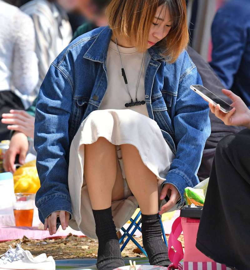 パンチラ街撮りエロ画像