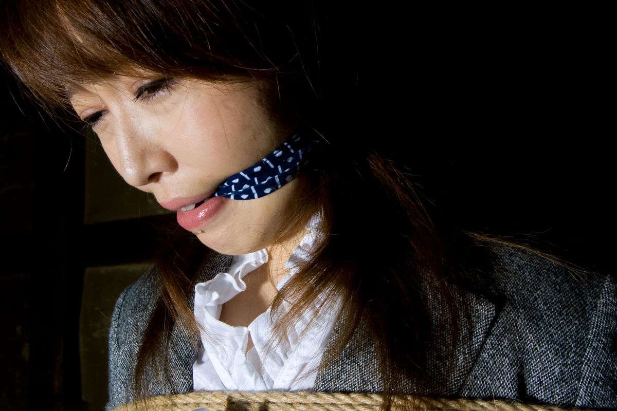 虐げられて激イキするドM淫乱美女