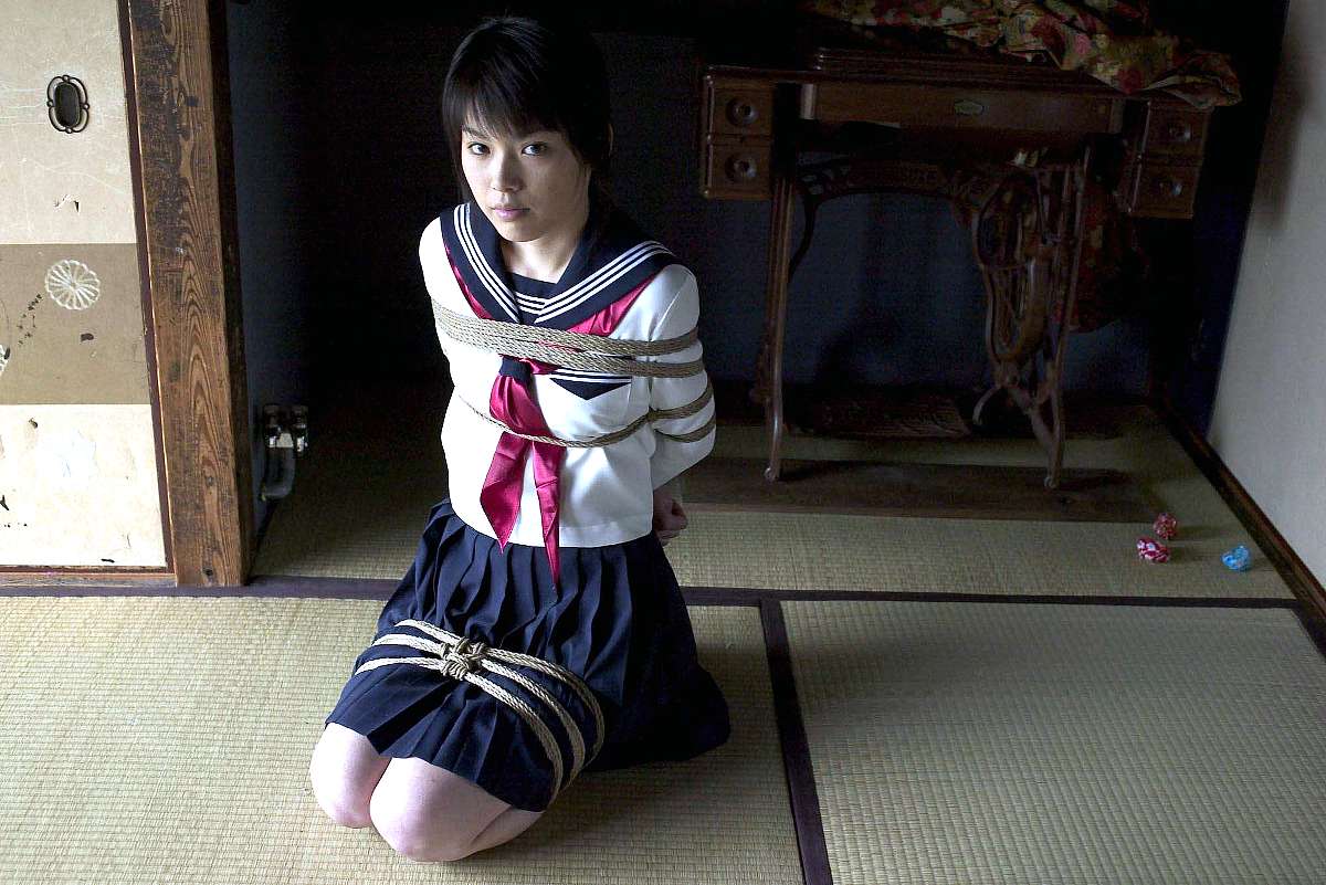 背徳感や羞恥心で濡れる美しい女性たち