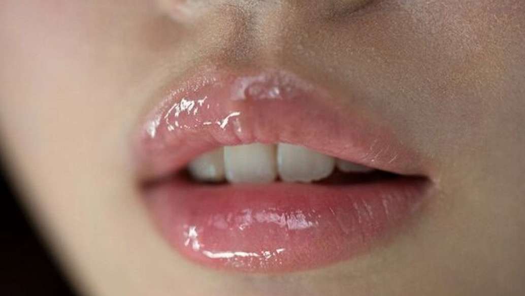 M男の鼻を犯す!ツバだく痴女